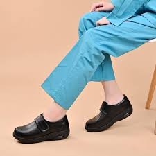 Ergonomic Nurse Comfort Shoes – Anti-Fatigue & Slip-Resistan